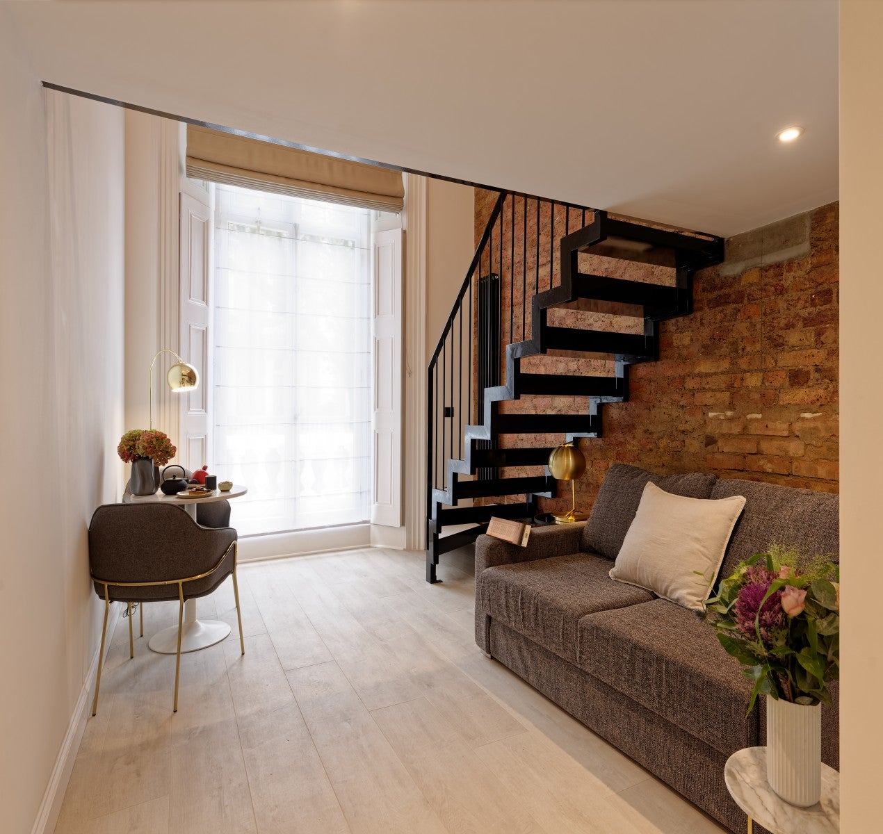Flat Linden Gardens in Greater London