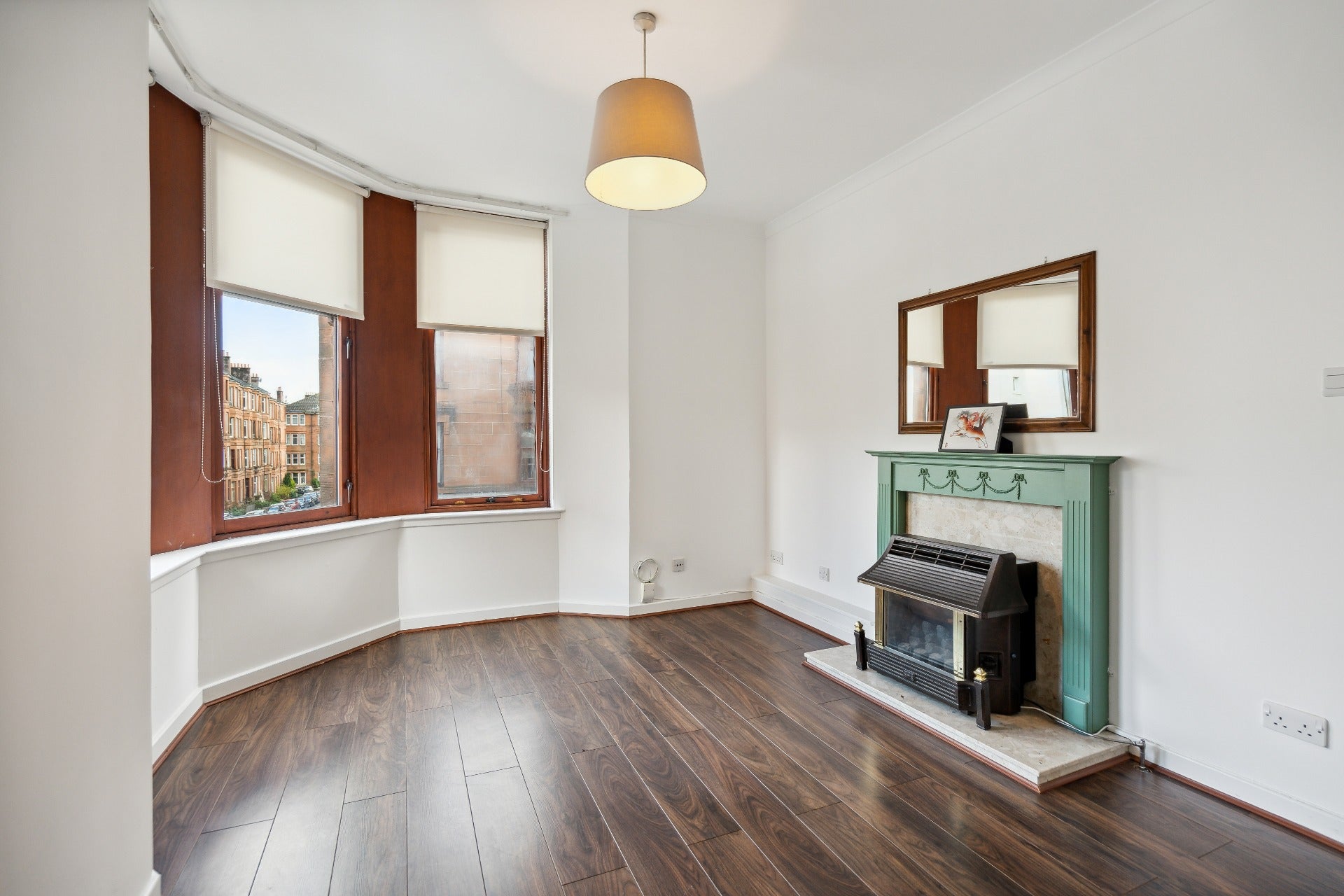 Flat Kildonan Drive in Glasgow