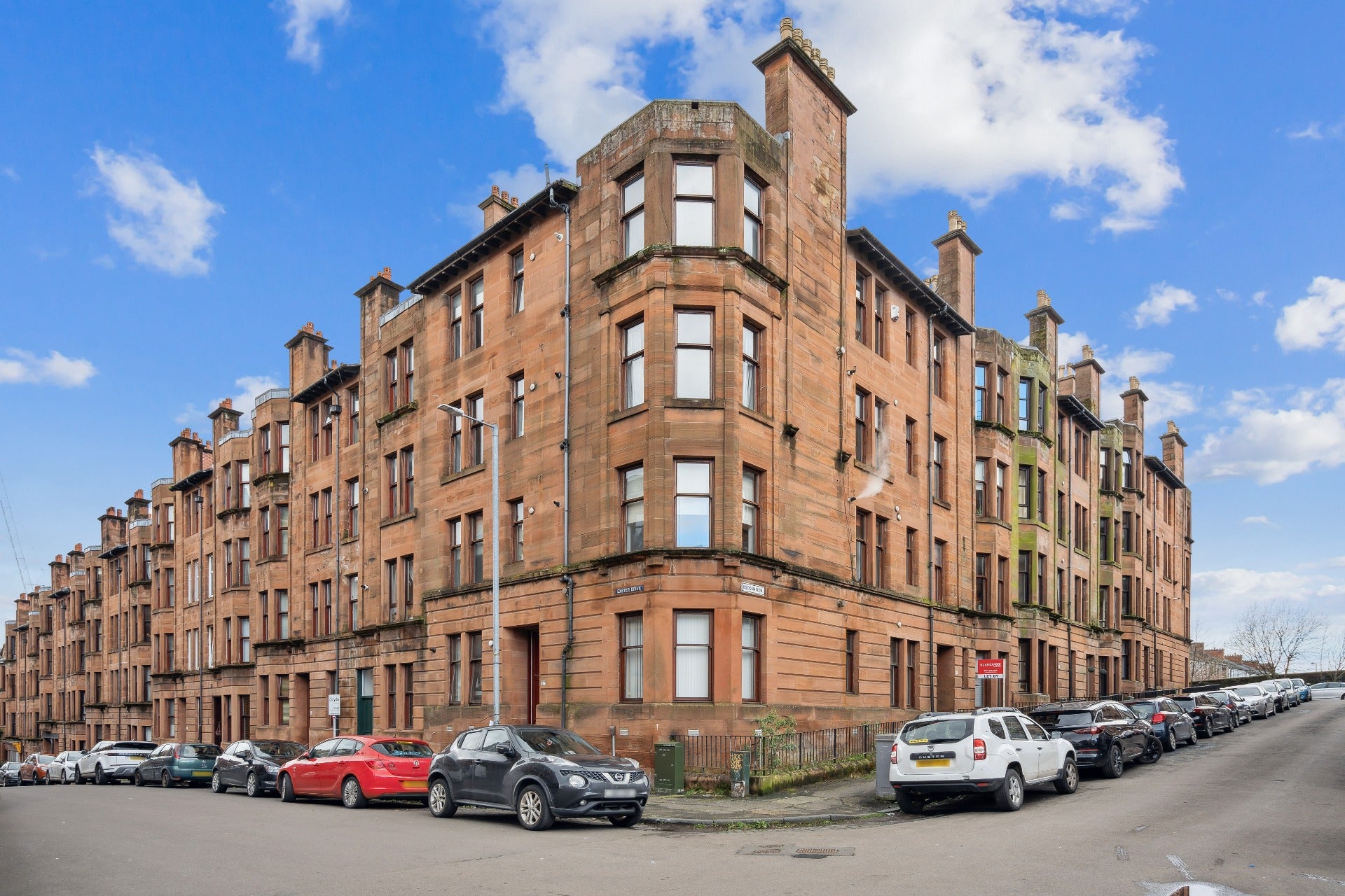 Flat Kildonan Drive in Glasgow