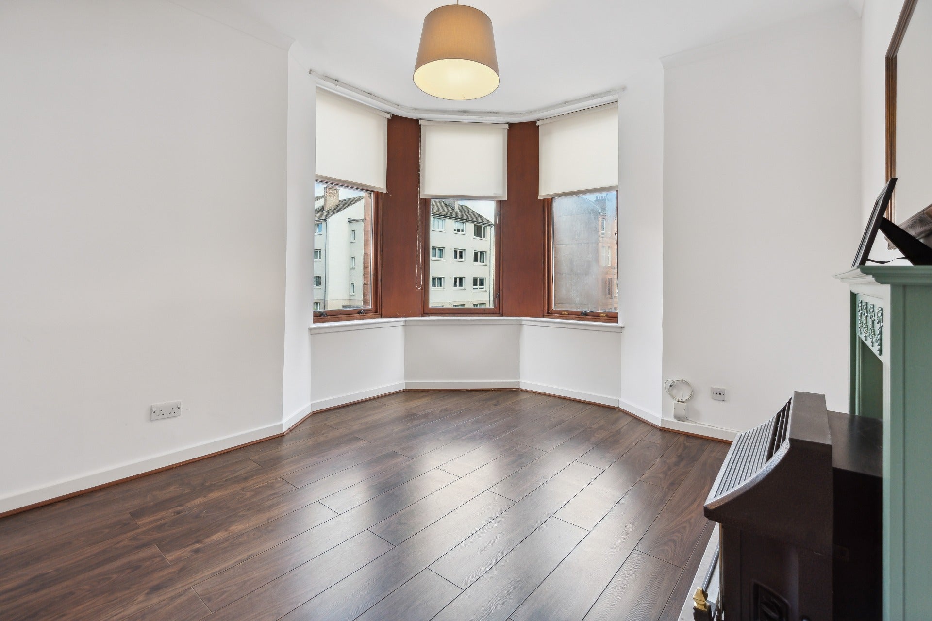 Flat Kildonan Drive in Glasgow
