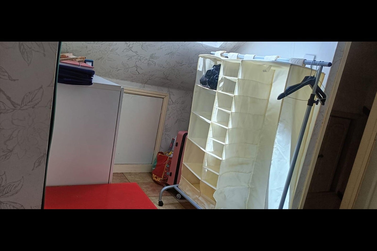 Room Snakes Lane East in Greater London