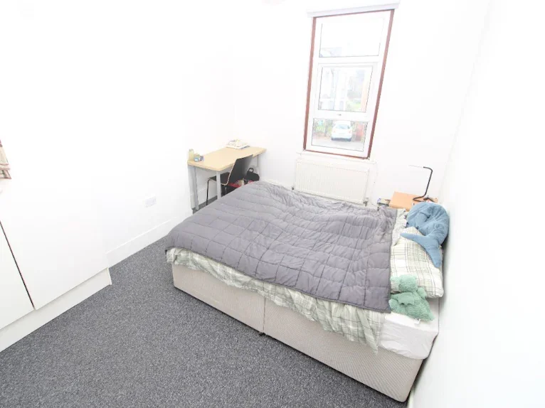 Room Erleigh Road in Reading