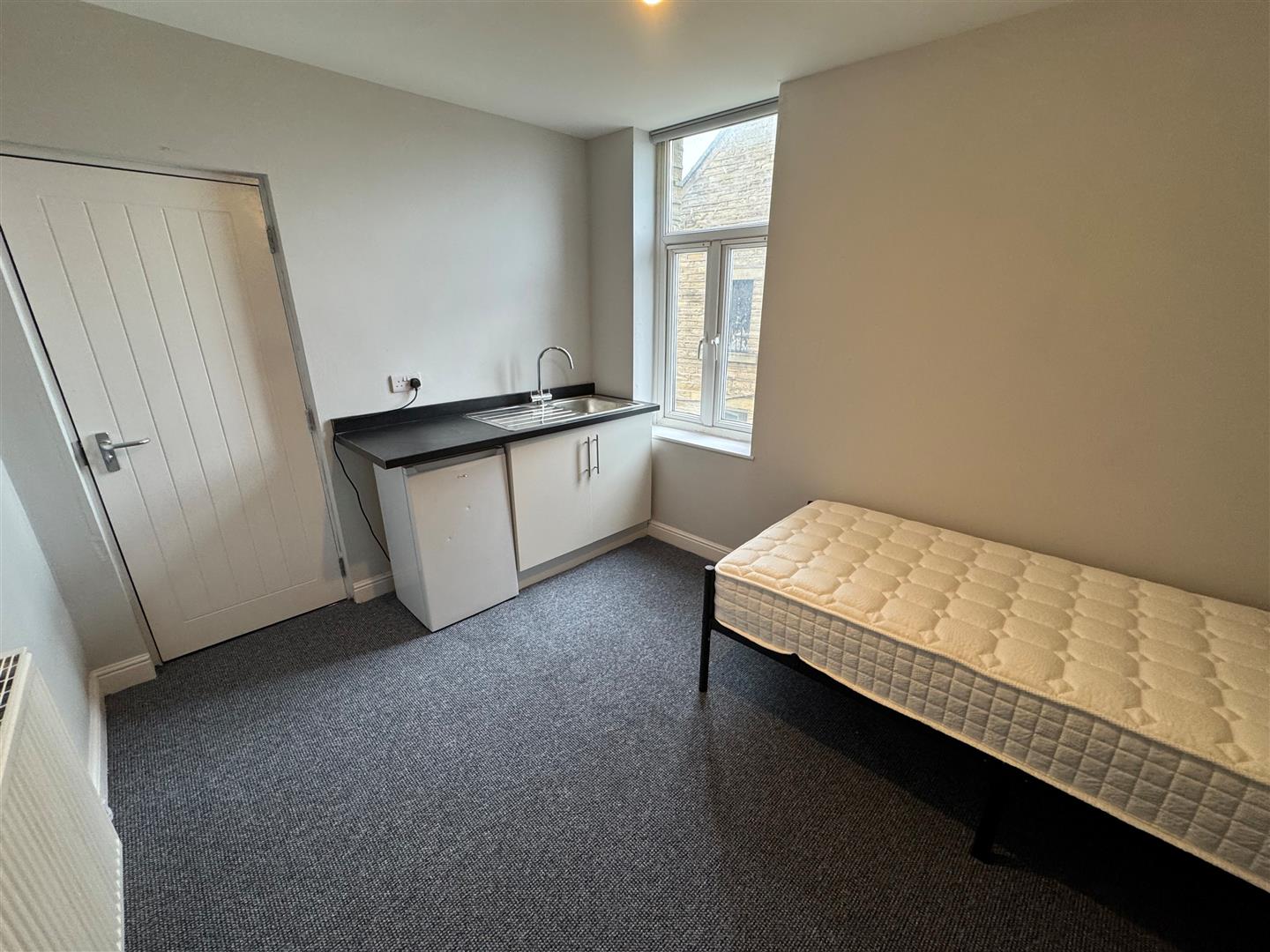Room Myrtle Road in Calderdale