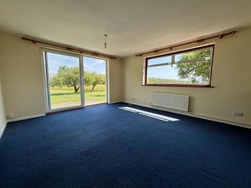 Flat Hinton Road in Wychavon