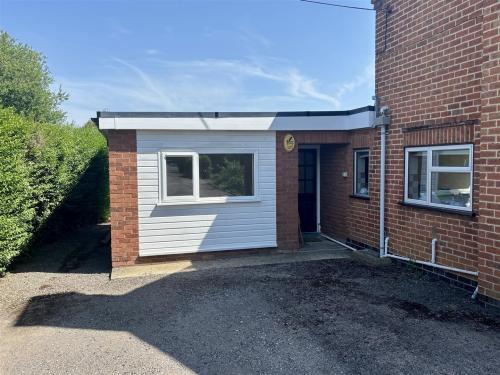 Flat Hinton Road in Wychavon