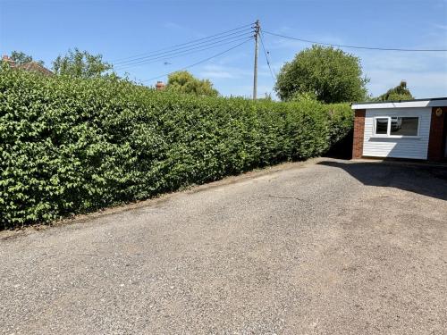 Flat Hinton Road in Wychavon
