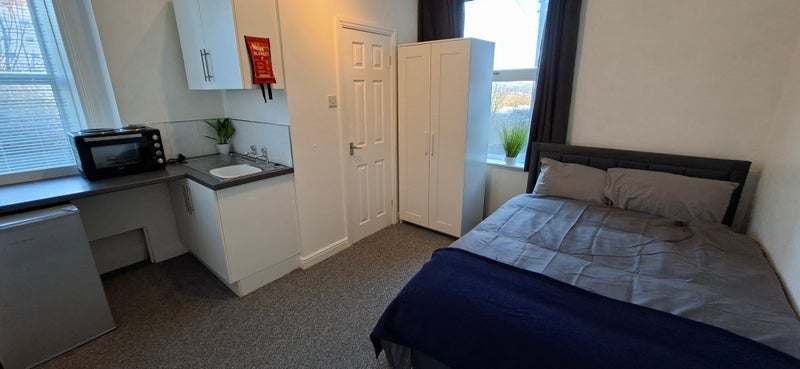Room Walnut Street in Bradford