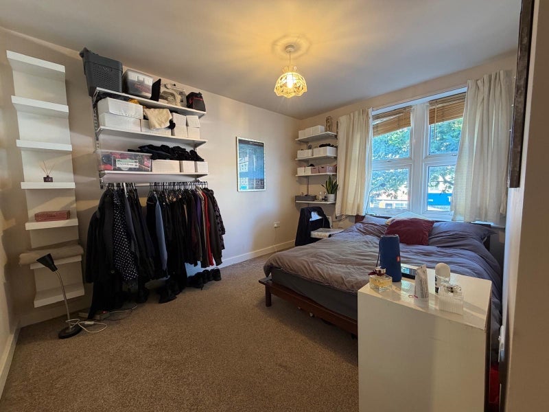Flat Fishponds Road in Bristol