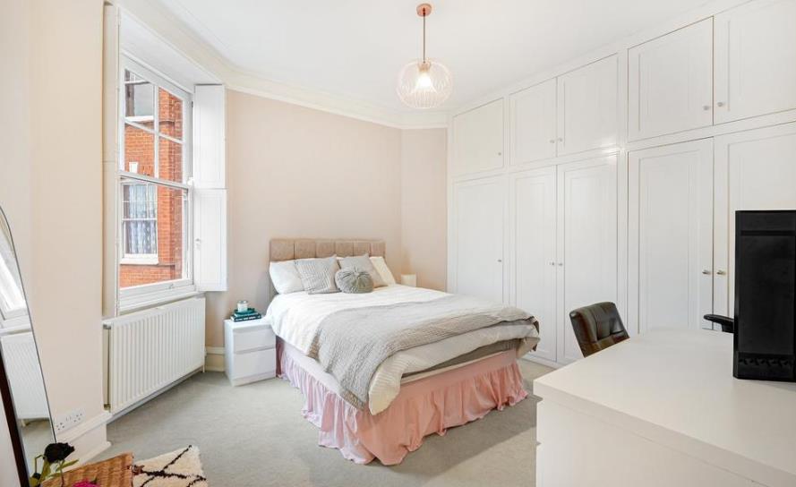 Flat Portman Towers in City of Westminster