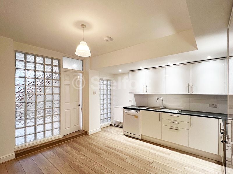 Room Hornsey Road in Greater London