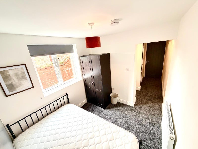 Room Alfred Street in St Helens
