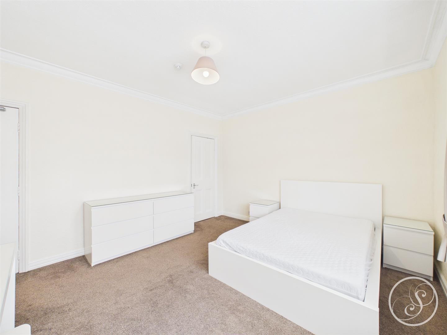Flat Hawthorn Vale in Leeds