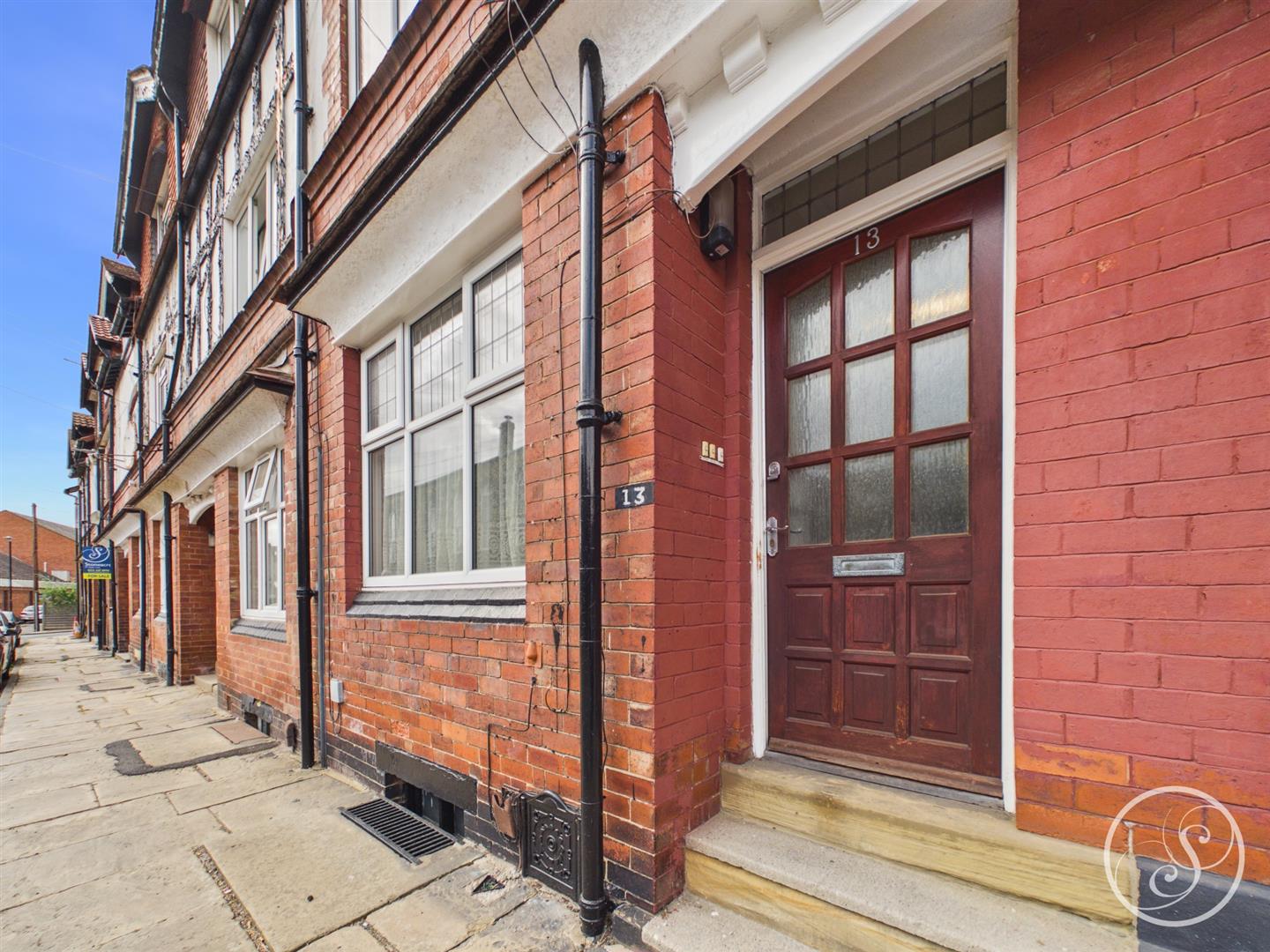 Flat Hawthorn Vale in Leeds