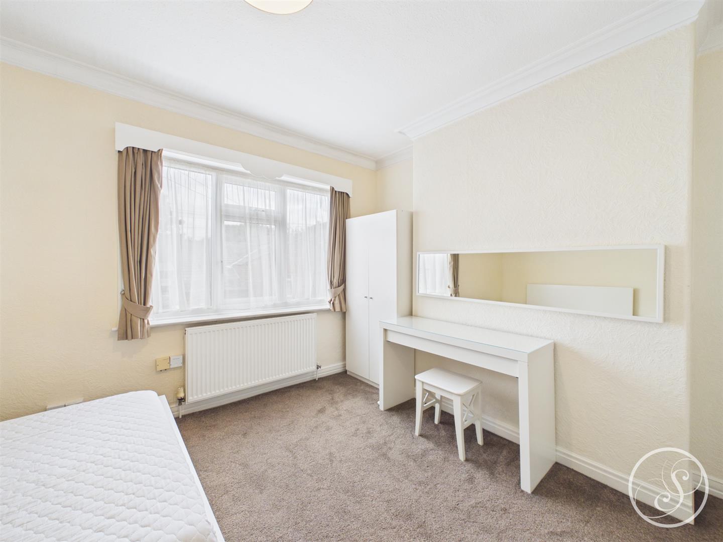 Flat Hawthorn Vale in Leeds