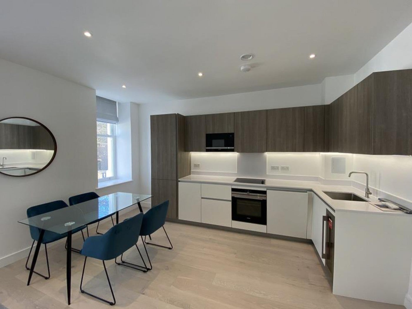 Flat Sinclair Road in Greater London