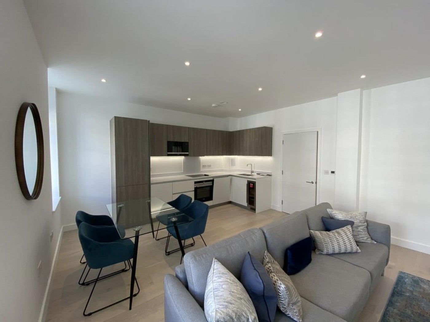 Flat Sinclair Road in Greater London