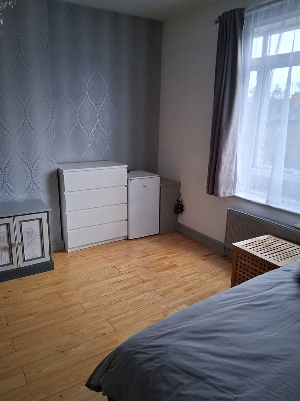 Room Back Hamilton Avenue in Leeds