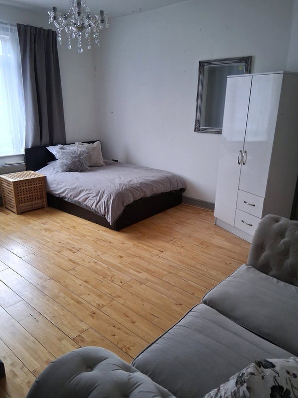 Room Back Hamilton Avenue in Leeds