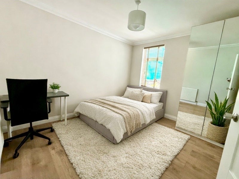 Room Stanhope Road in Greater London