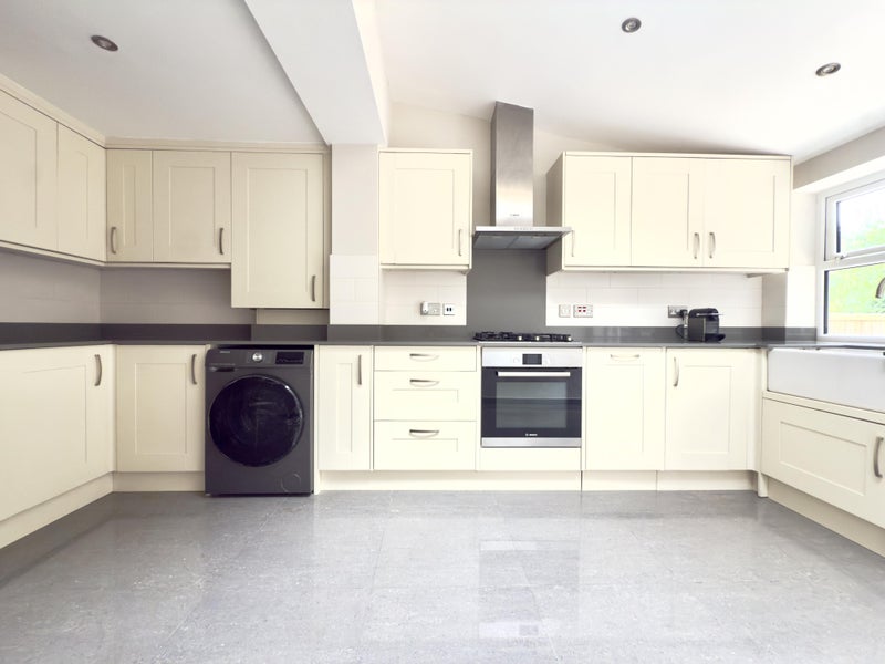 Room Stanhope Road in Greater London