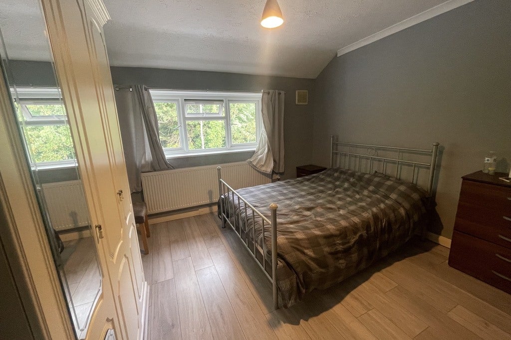 Room Blackmore Crescent in Woking