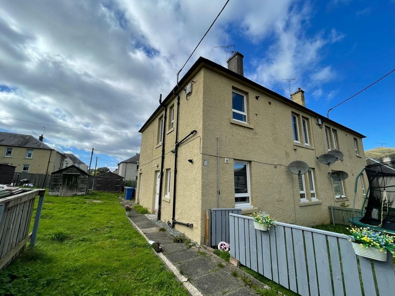 Flat School Terrace in Coalsnaughton