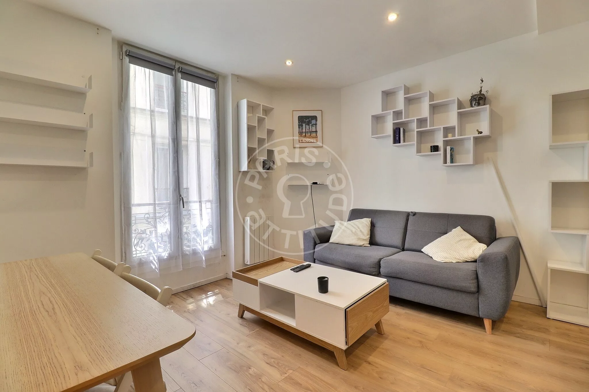Flat Rue Myrha in Paris