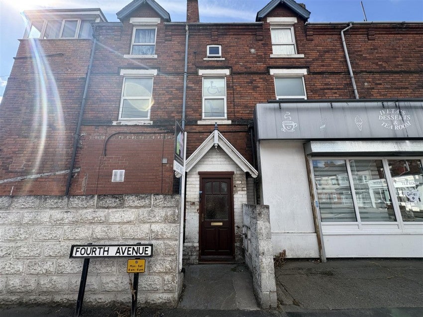 Flat Fourth Avenue in Goole