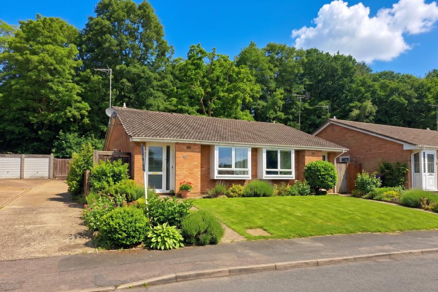 House Greythorne Road in Woking
