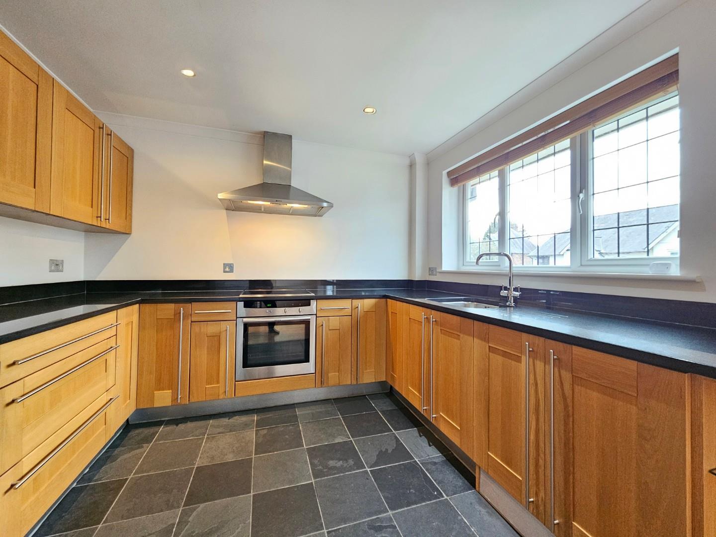 Flat Cecil Road in Trafford