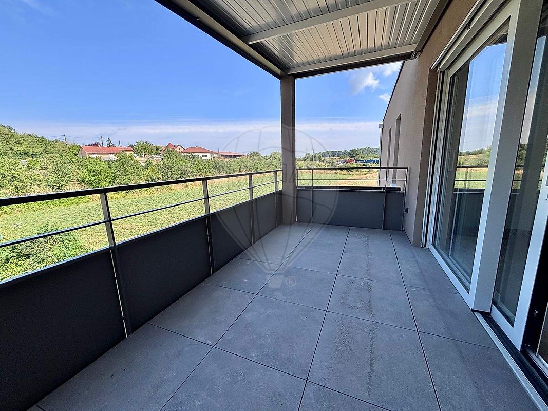 Flat Route de Maison Rouge in Manom