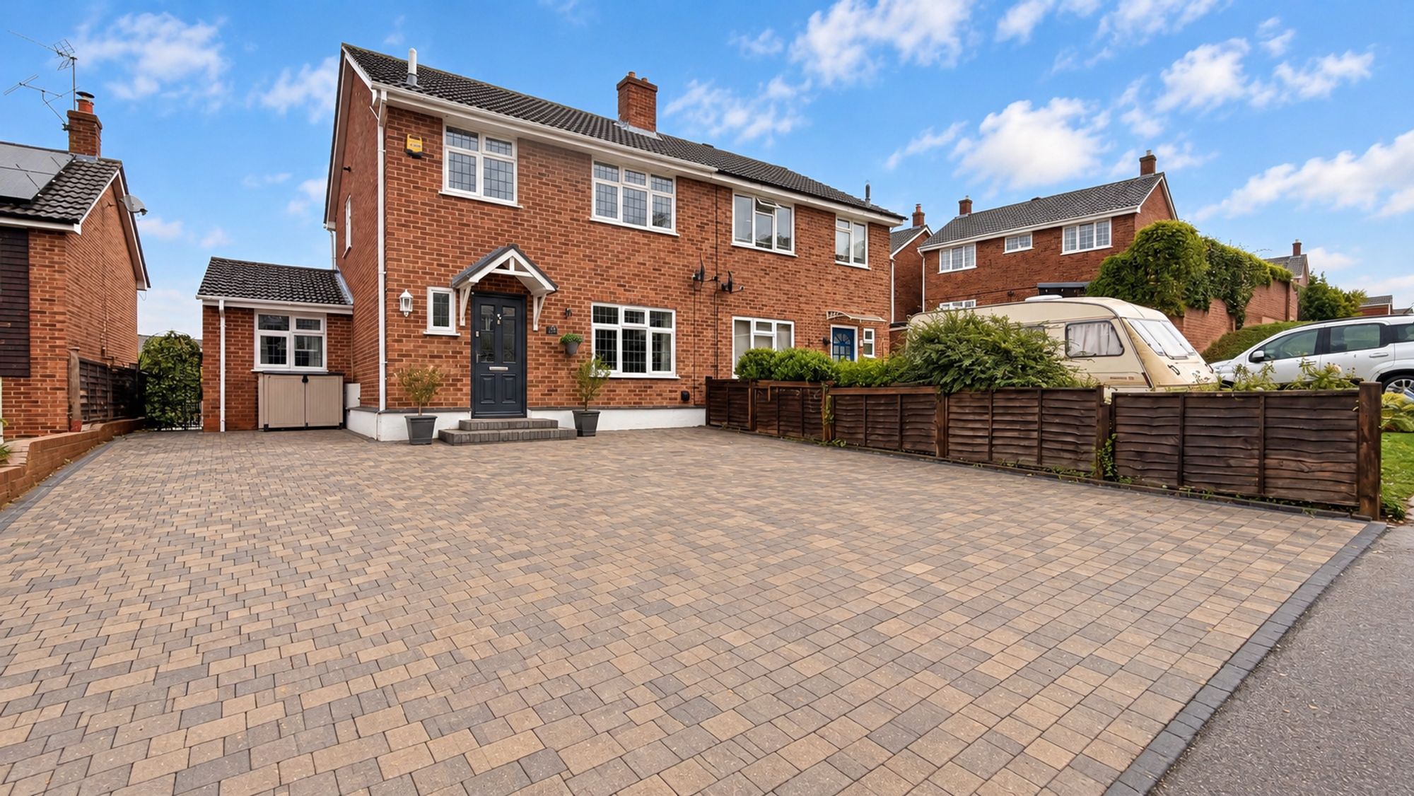 House Englefield Crescent in Cliffe Woods