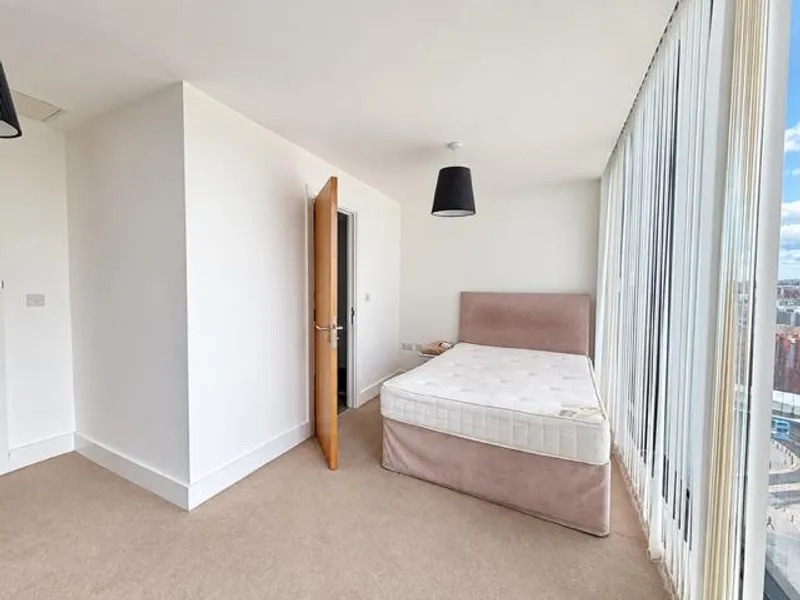 Flat Custom House Place in Liverpool