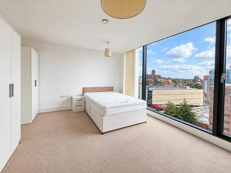 Flat Custom House Place in Liverpool