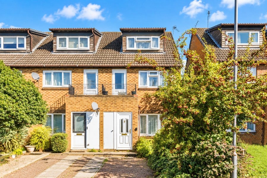 Flat Glenbuck Road in Greater London