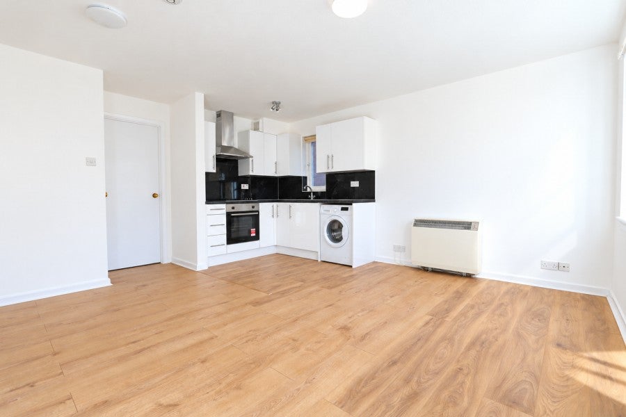 Flat Glenbuck Road in Greater London