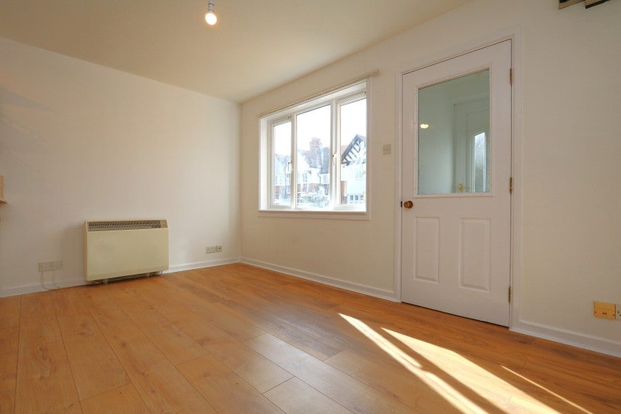 Flat Glenbuck Road in Greater London