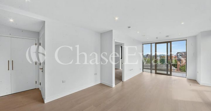 Flat Ash Avenue in Greater London