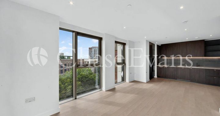 Flat Ash Avenue in Greater London