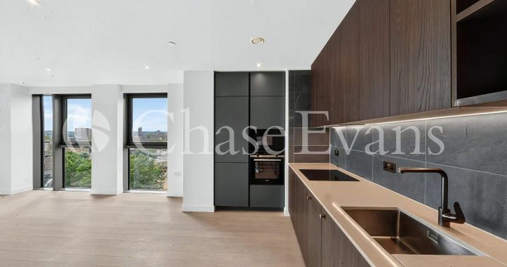 Flat Ash Avenue in Greater London