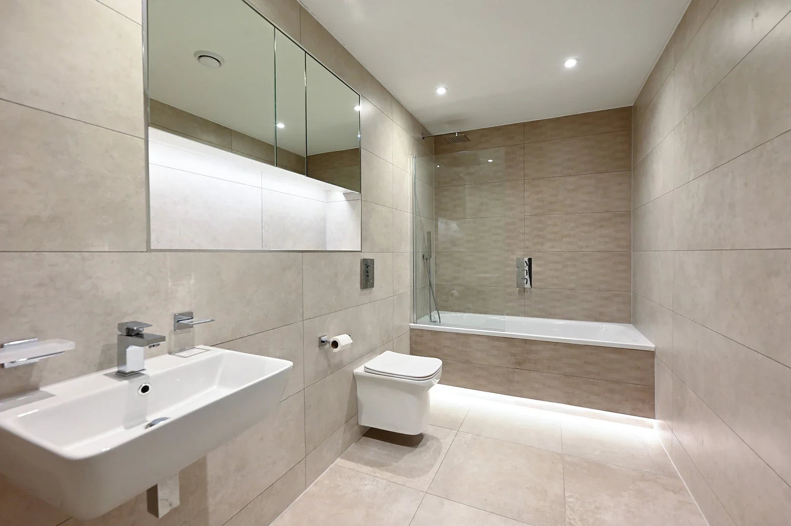 Flat Farnborough Road in Rushmoor