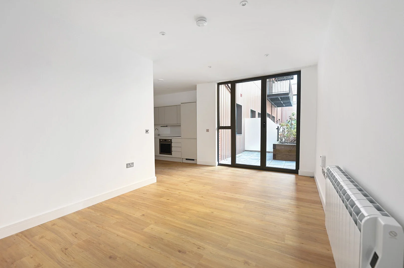 Flat Farnborough Road in Rushmoor