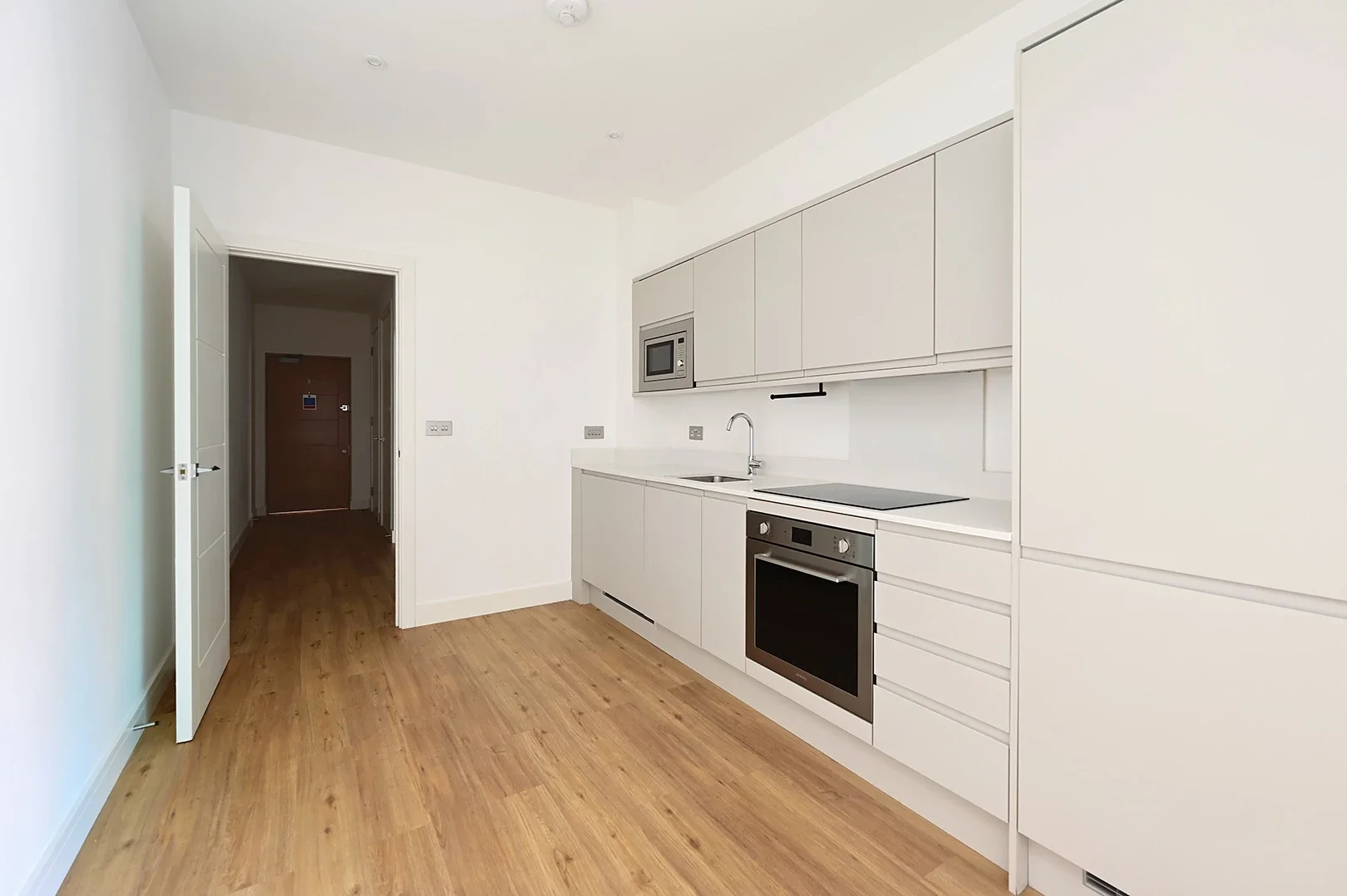 Flat Farnborough Road in Rushmoor