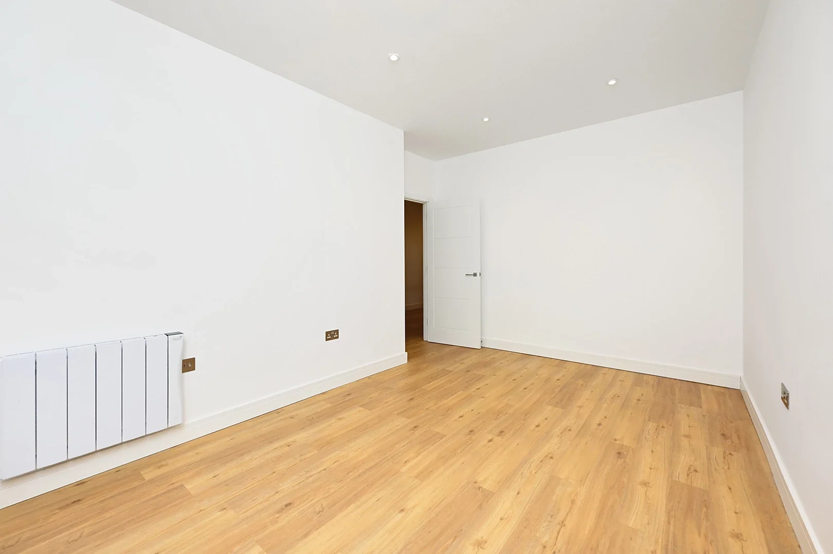 Flat Farnborough Road in Rushmoor