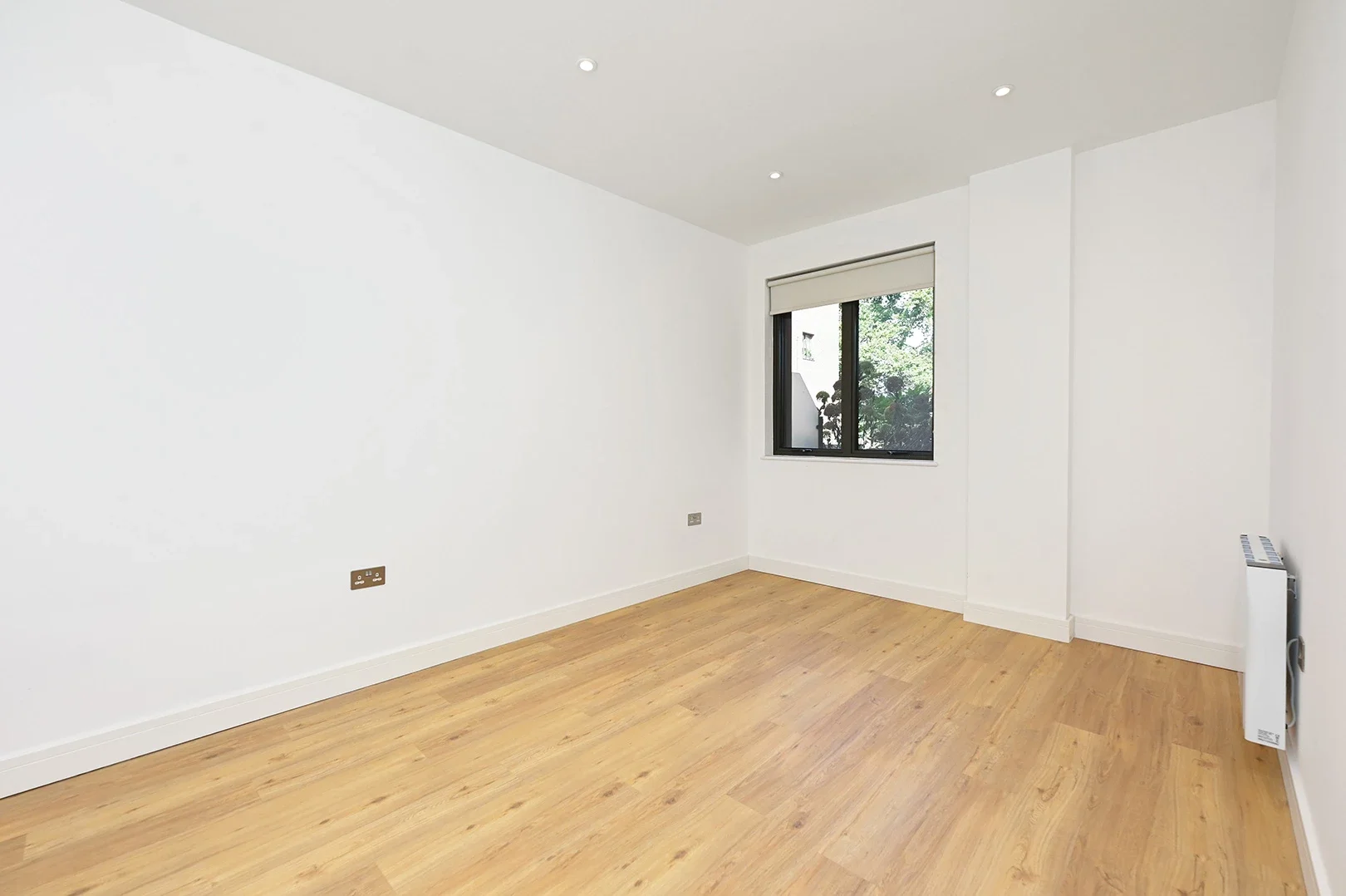 Flat Farnborough Road in Rushmoor