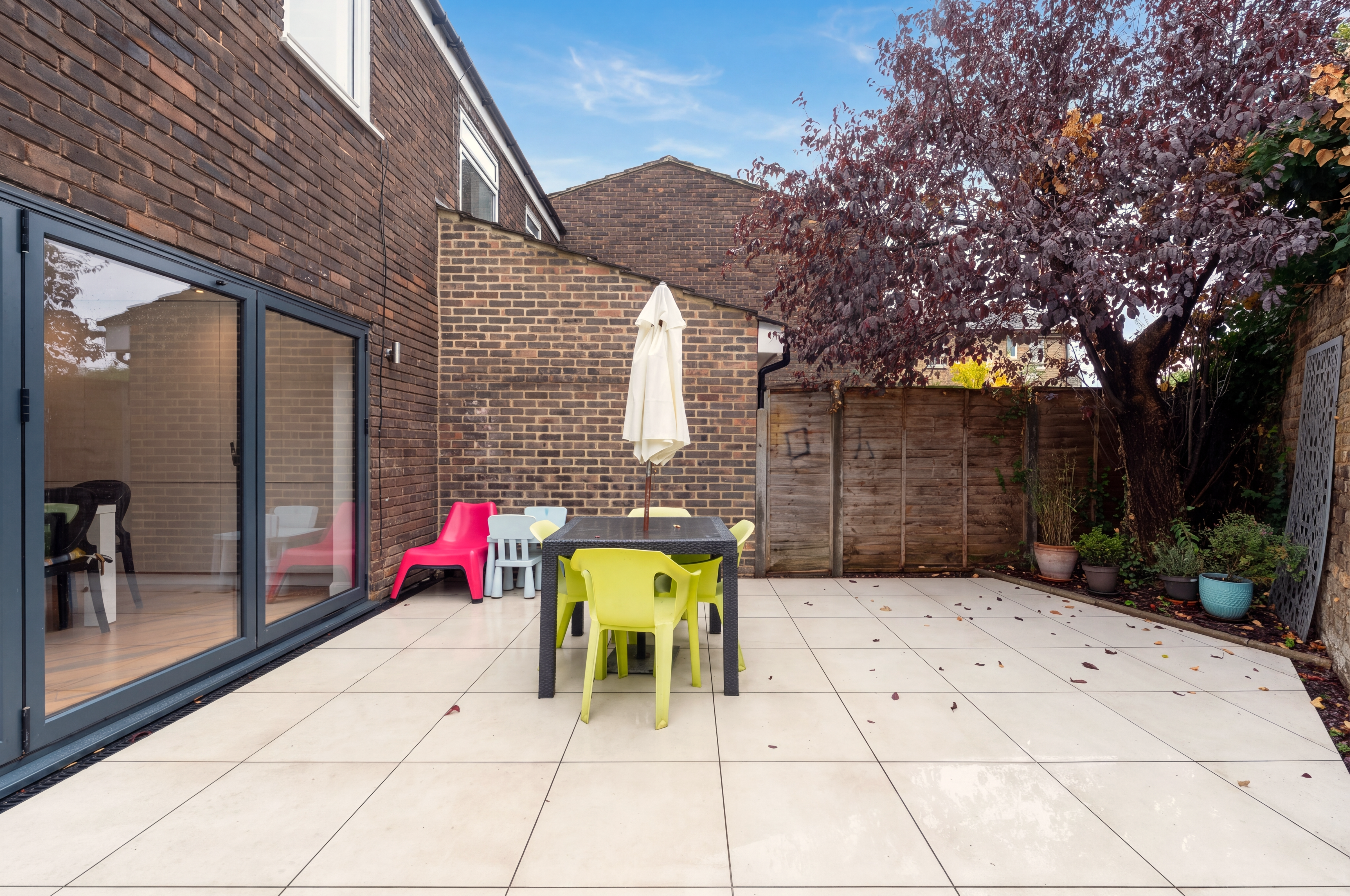 House Allbrook Close in Greater London