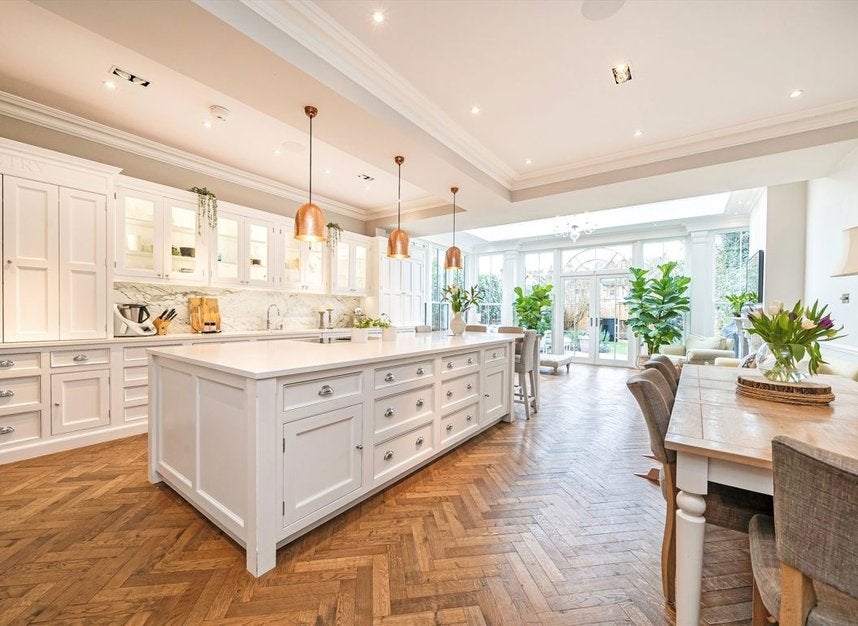 Flat Wolverton Avenue in Greater London
