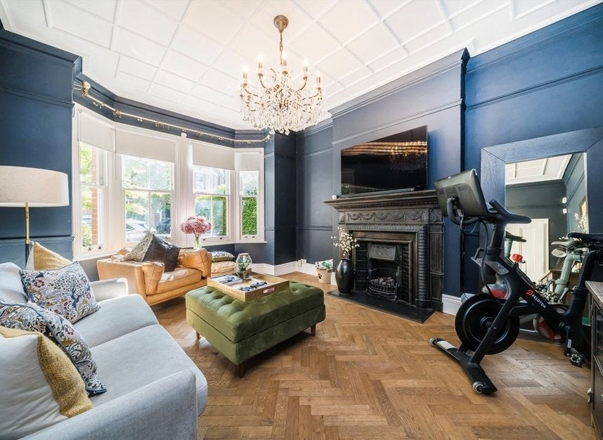 Flat Wolverton Avenue in Greater London
