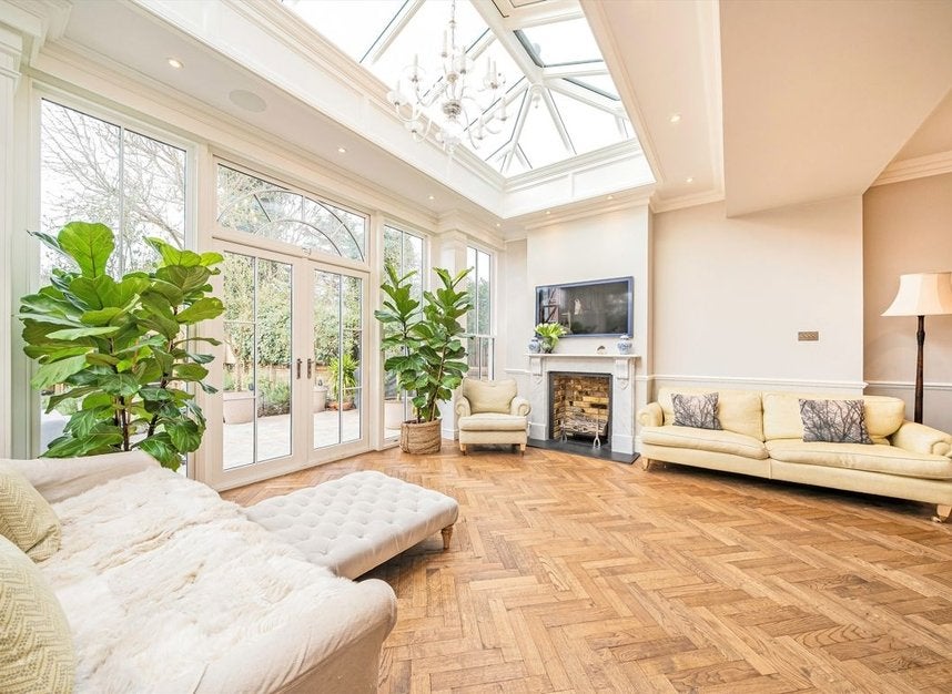 Flat Wolverton Avenue in Greater London