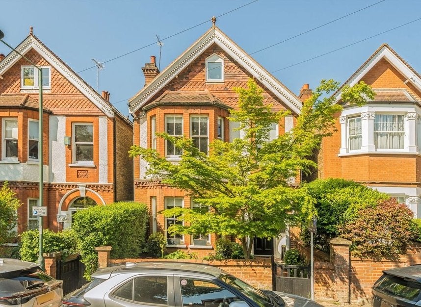 Flat Wolverton Avenue in Greater London
